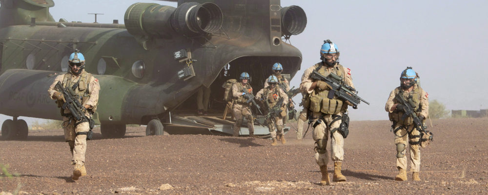 Canadian infantry and medical personnel disembark a Chinook helicopter as they take part in a medical evacuation demonstration on the United Nations base in Gao, Mali on December 22, 2018. Adrian Wyld/The Canadian Press.