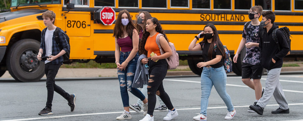 Students arrive at Dartmouth High School in Dartmouth, N.S. on Tuesday, Sept. 8, 2020. Andrew Vaughan/The Canadian Press. 