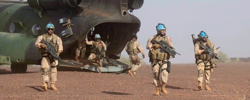 Canadian infantry and medical personnel disembark a Chinook helicopter on the United Nations base in Gao, Mali, Saturday, December 22, 2018. Adrian Wyld/The Canadian Press.
