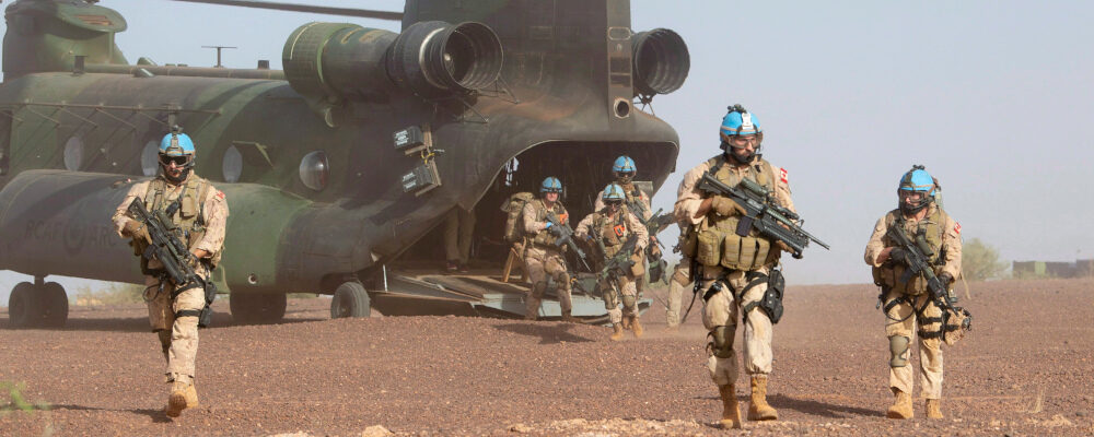 Canadian infantry and medical personnel disembark a Chinook helicopter as they take part in a medical evacuation demonstration on the United Nations base in Gao, Mali, Saturday, December 22, 2018. Adrian Wyld/The Canadian Press. 