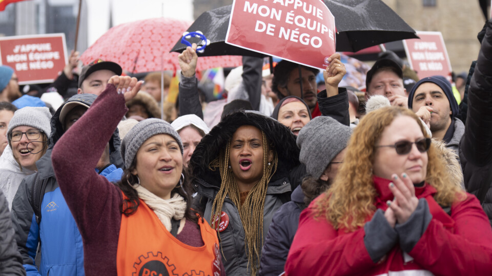 The number of federal public servants per Canadian hits a 30-year high